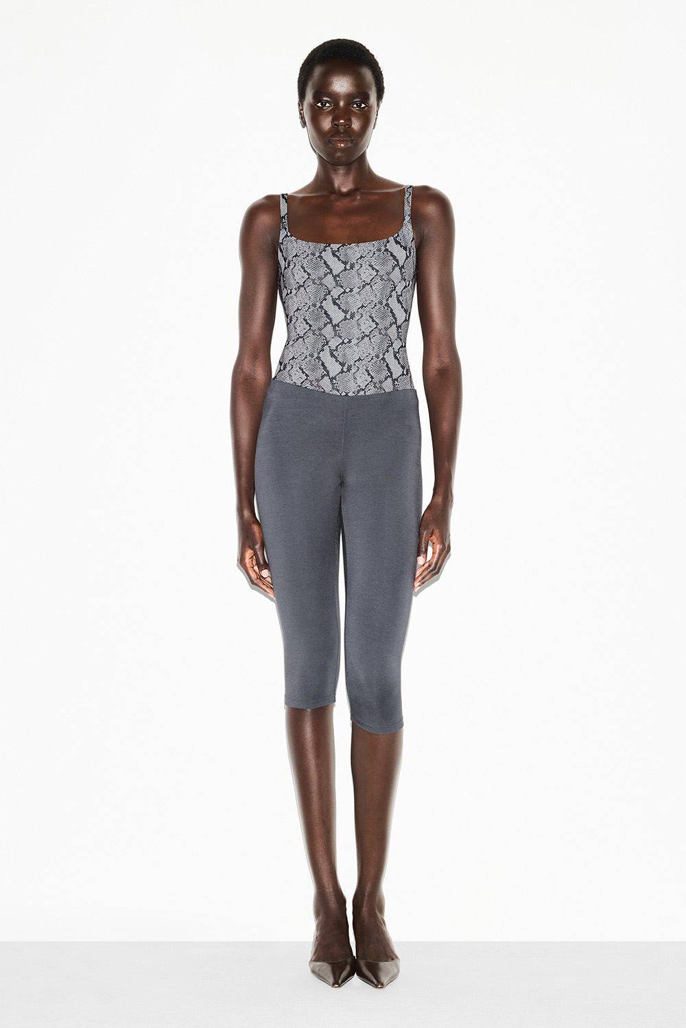 תמונת כל הלוק של SQUARE NECK BODYSUIT